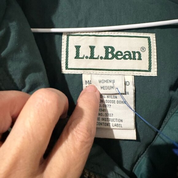 L.L. Bean Ladies Green Goose Down Parka w/ Removable Fur Trimmed Hood - Picture 2 of 11